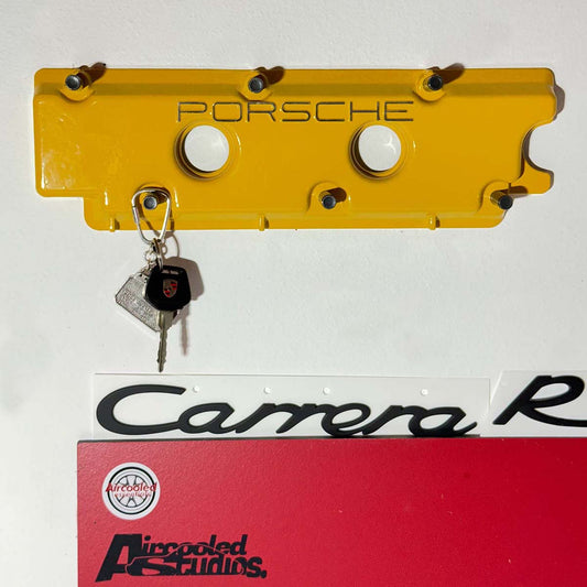 Schlüsselbrett aus 911-Ventildeckel – Upcycling, pulverbeschichtet, Farbe Gelb