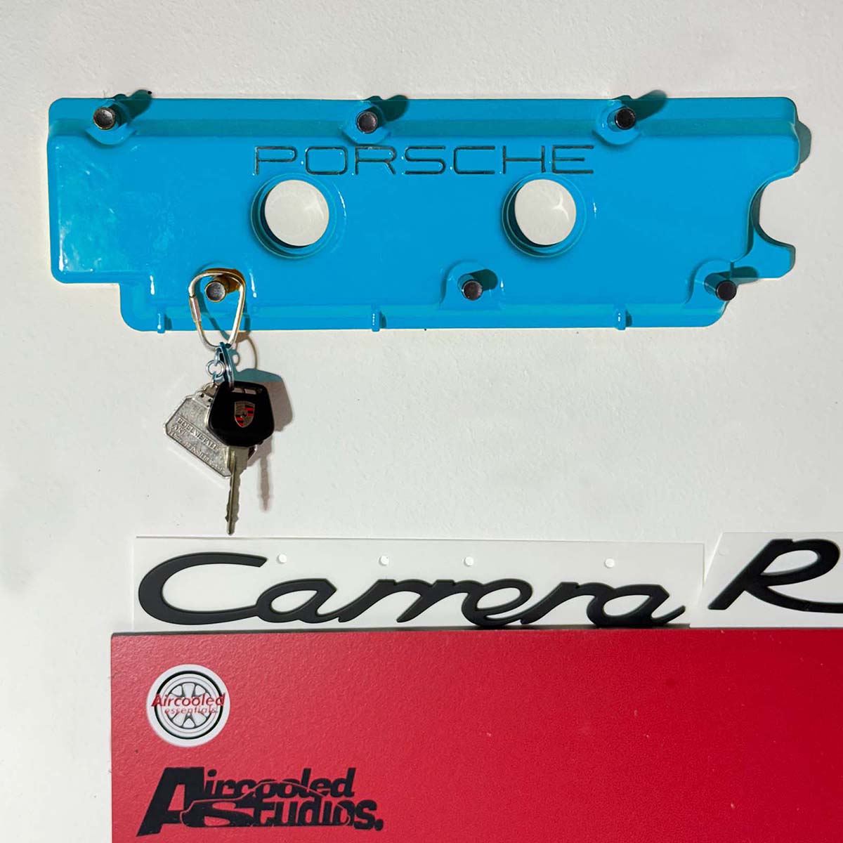 Upcycling-Schlüsselbrett Porsche 911 Ventildeckel, unsichtbare Montage
